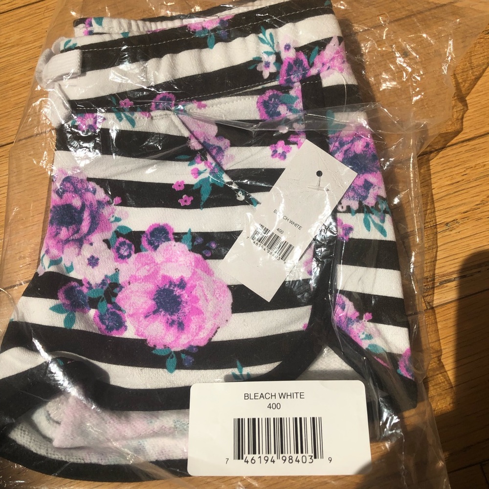 Patterned Dolphin Shorts - Picture 3 of 4